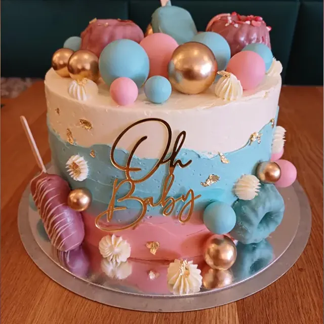 Babyparty-Torte in Rosa und Blau mit Schokokugeln und Oh-Baby-Topper aus der Patisserie in Jena